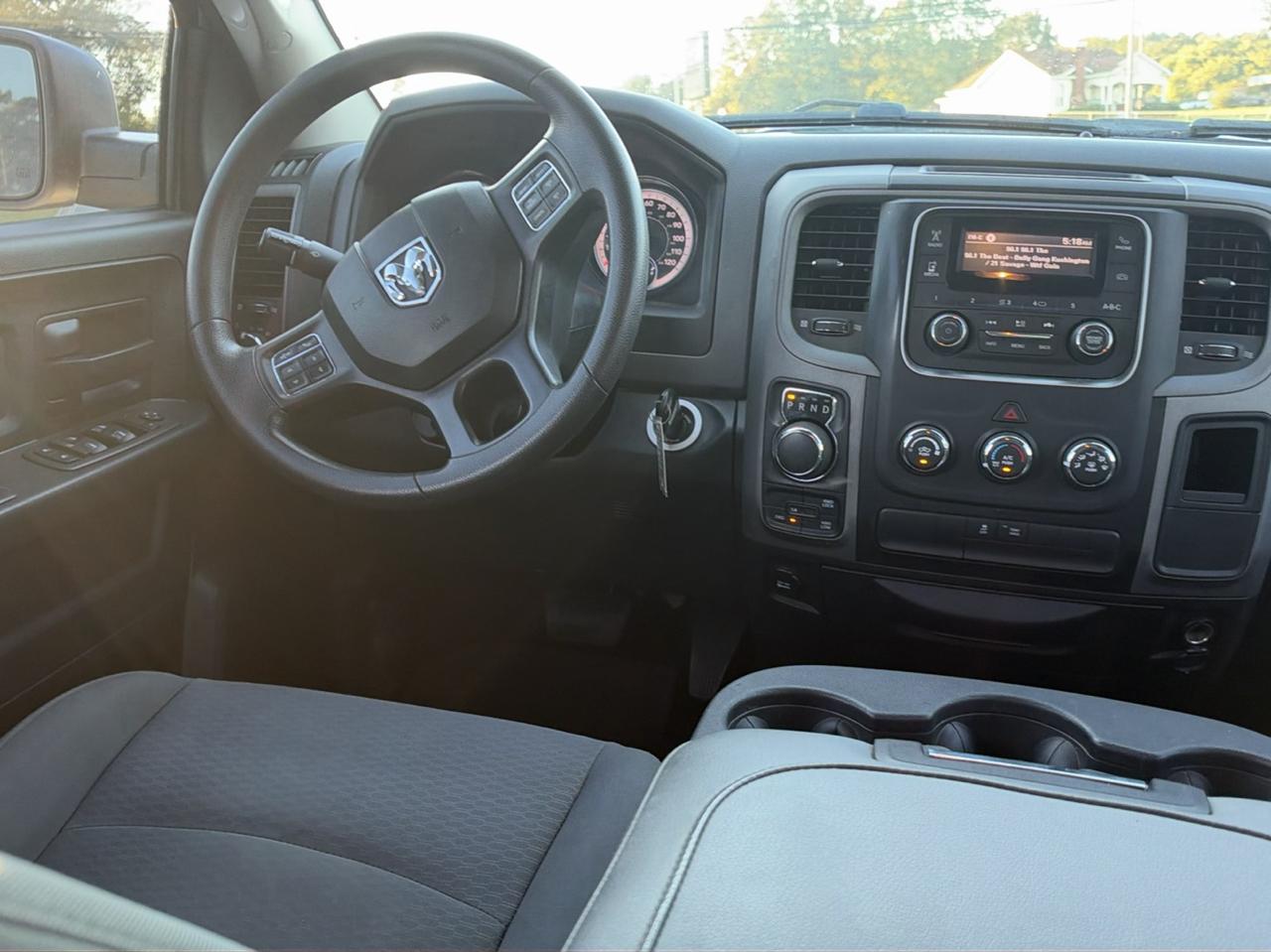 RAM 1500 Tradesman Quad Cab 4WD 2017