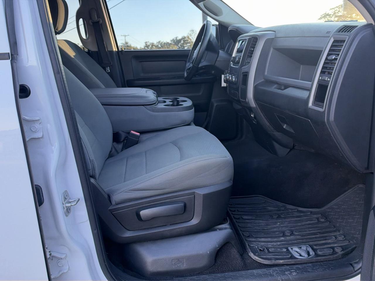 RAM 1500 Tradesman Quad Cab 4WD 2017