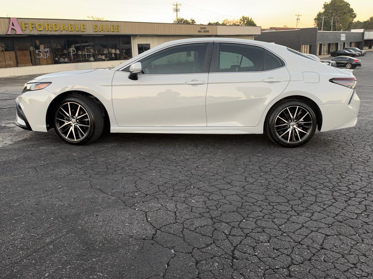 Toyota Camry SE 2024