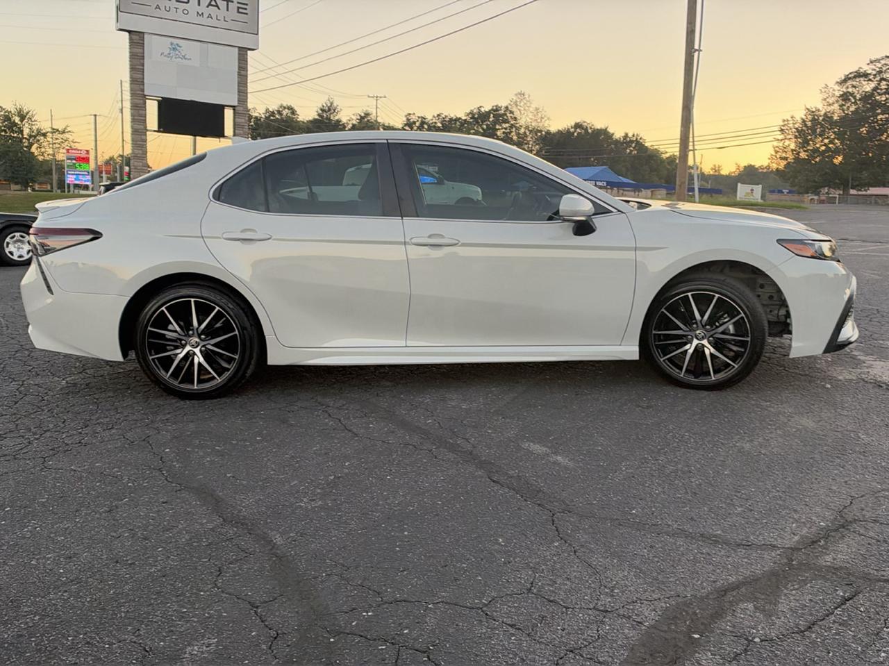 Toyota Camry SE 2024