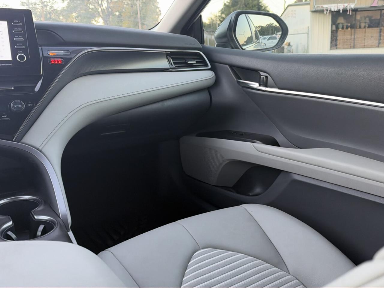 Toyota Camry SE 2024