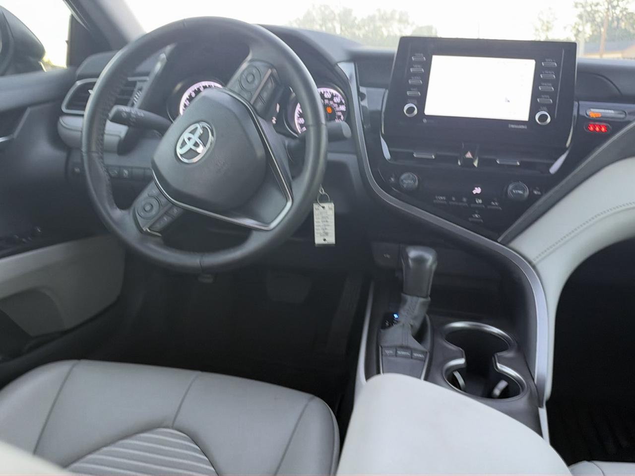 Toyota Camry SE 2024