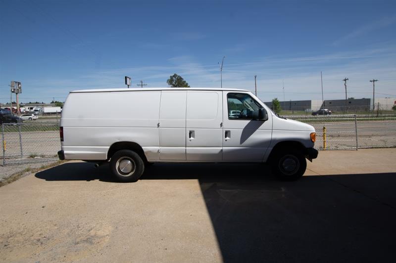 Ford Econoline E350 Super Duty Extended 2004