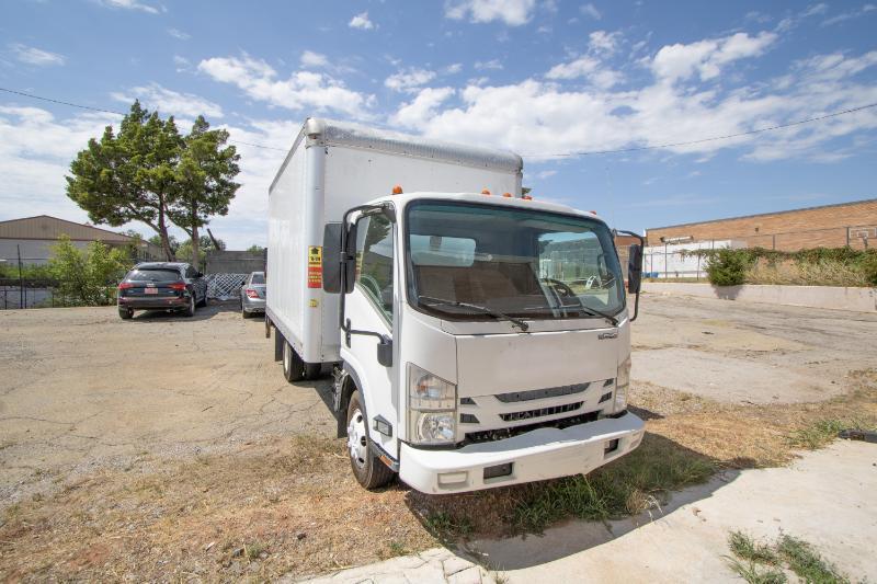 Isuzu NPR  2016