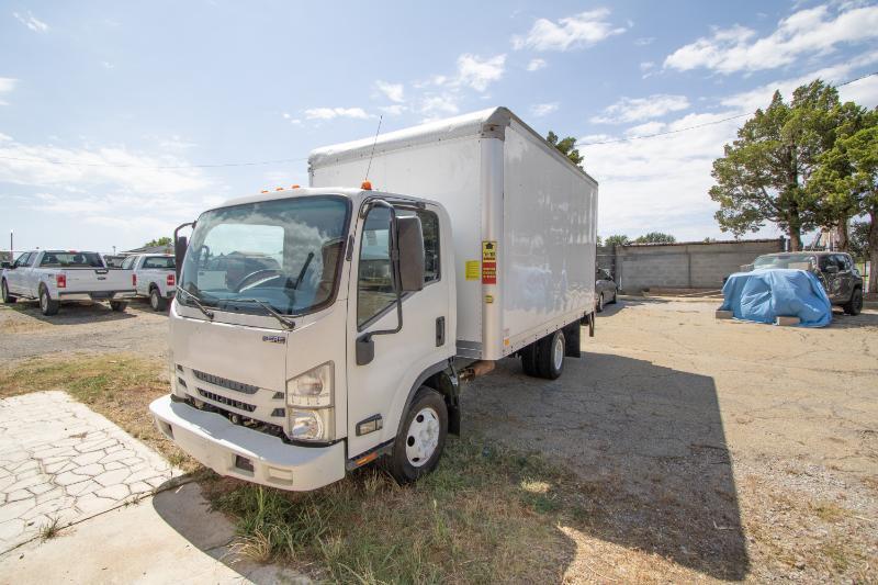 Isuzu NPR  2016