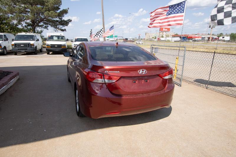 Hyundai Elantra GLS M/T 2013