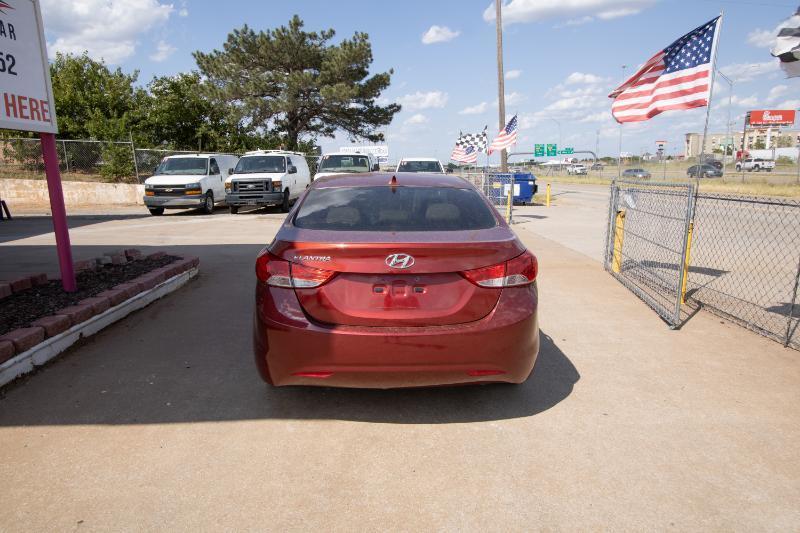 Hyundai Elantra GLS M/T 2013