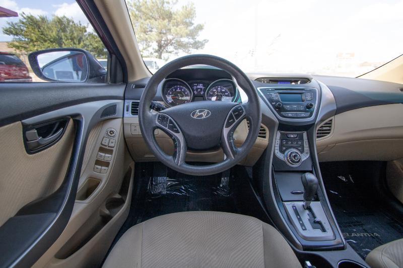 Hyundai Elantra GLS M/T 2013