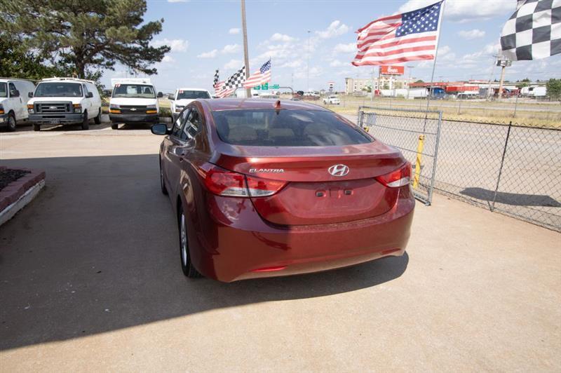 Hyundai Elantra GLS M/T 2013
