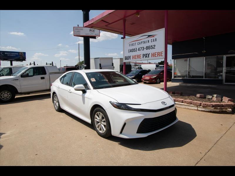 Toyota Camry Hybrid XLE 2025