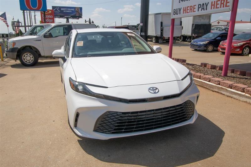 Toyota Camry Hybrid XLE 2025