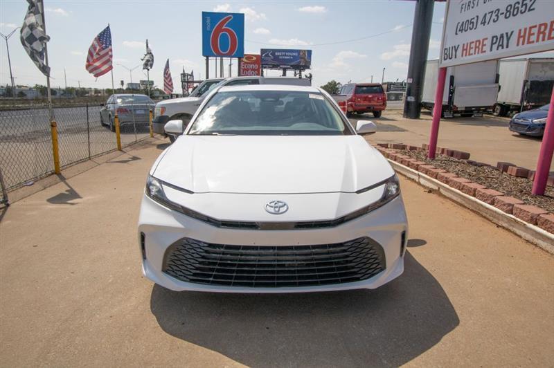 Toyota Camry Hybrid XLE 2025