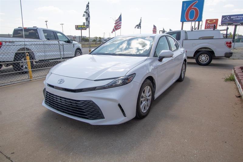 Toyota Camry Hybrid XLE 2025