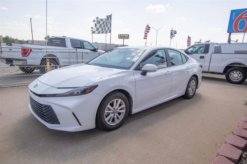 Toyota Camry Hybrid XLE 2025