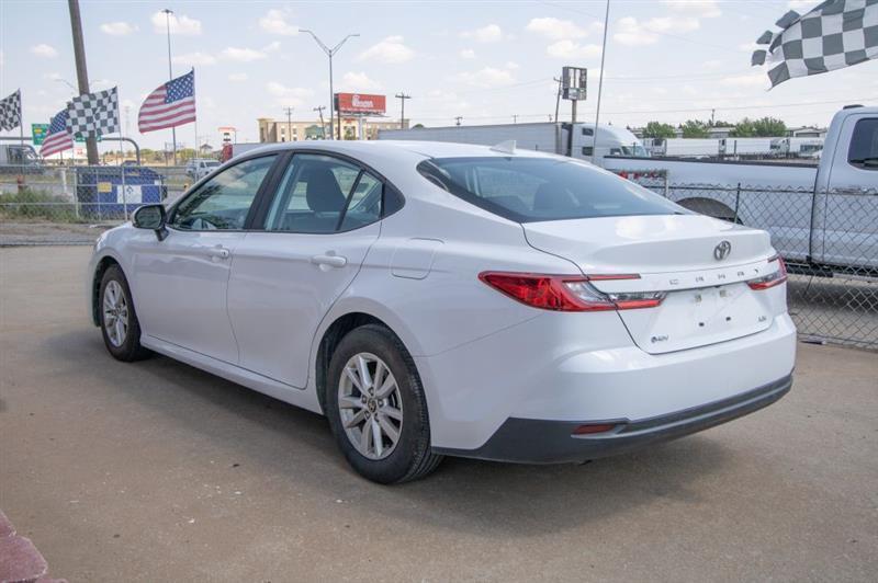 Toyota Camry Hybrid XLE 2025