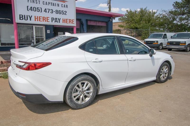 Toyota Camry Hybrid XLE 2025