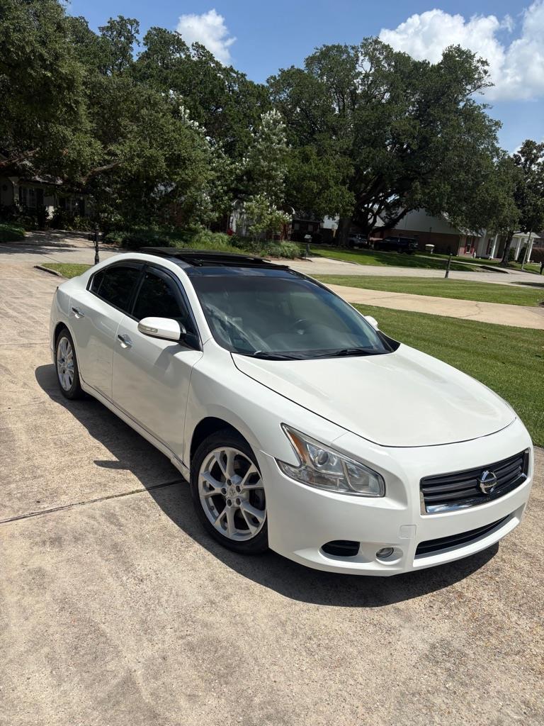 Nissan Maxima S 2012