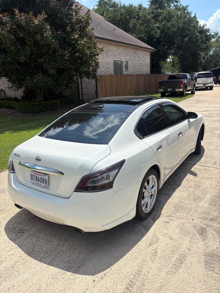 Nissan Maxima S 2012