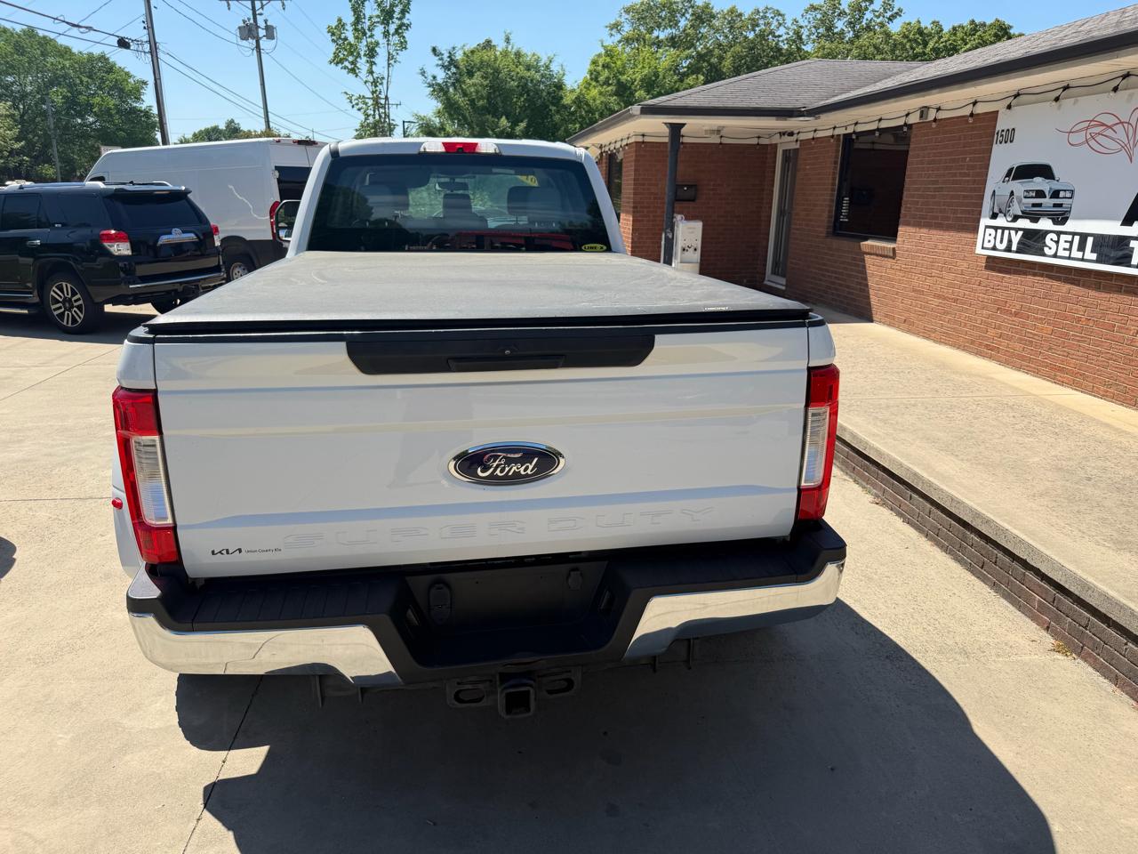 Ford F-350 SD XL Crew Cab Long Bed DRW 4WD 2017