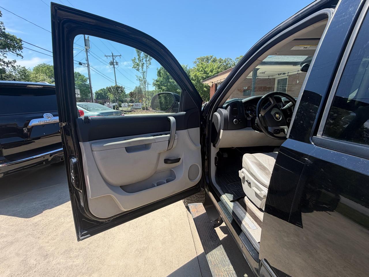 Chevrolet Silverado 1500 LT Crew Cab 4WD 2011