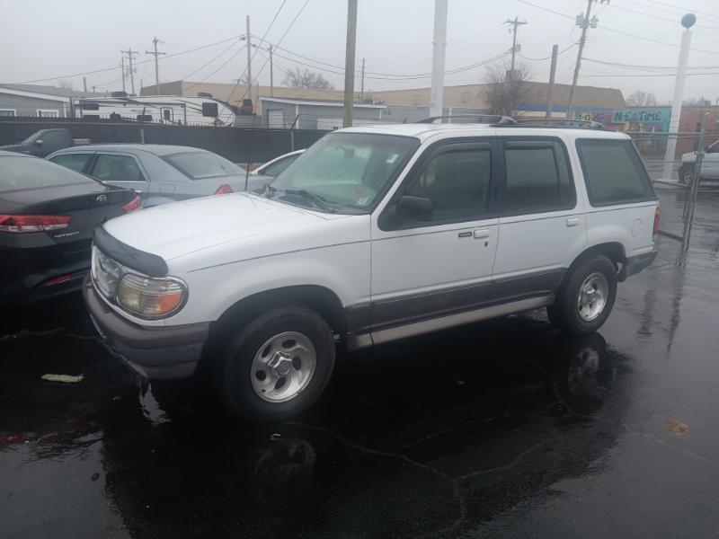 Ford Explorer XL 4-Door 2WD 1996