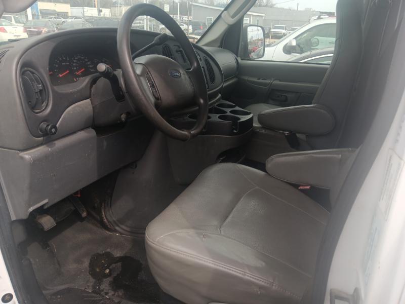 Ford Econoline E-250 2008