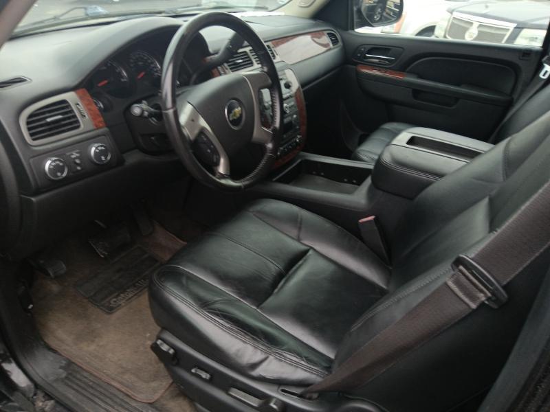 Chevrolet Suburban LT 1500 4WD 2014