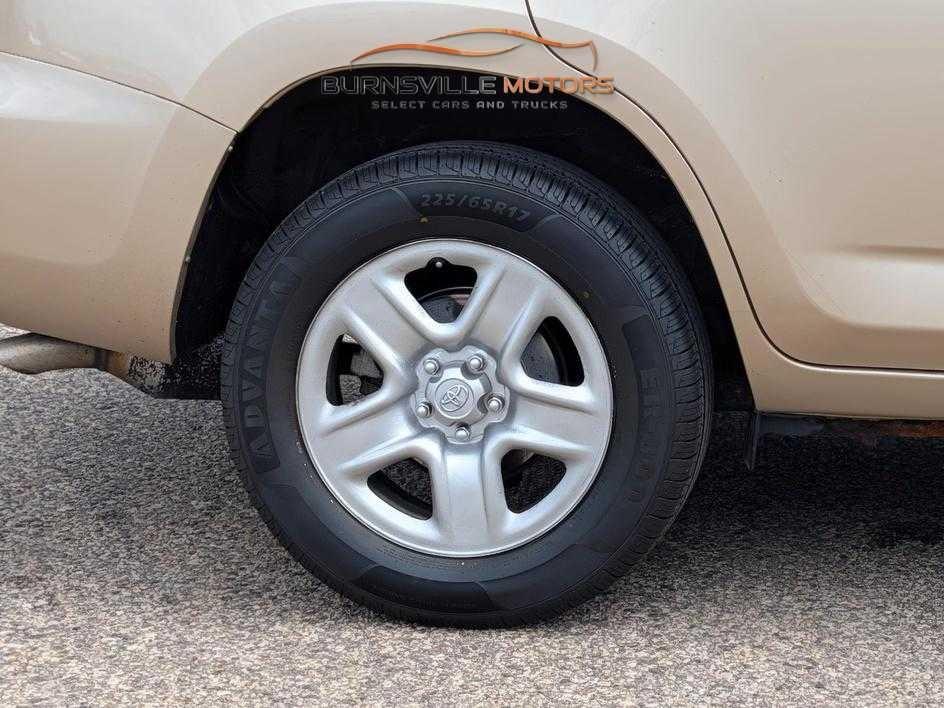 Toyota RAV4 4WD 4dr 4-cyl 4-Spd AT (Natl) 2010