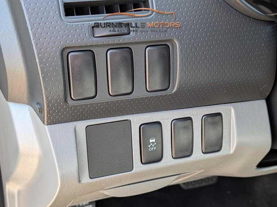 Toyota Tacoma 2WD Reg Cab I4 MT (Natl) 2014