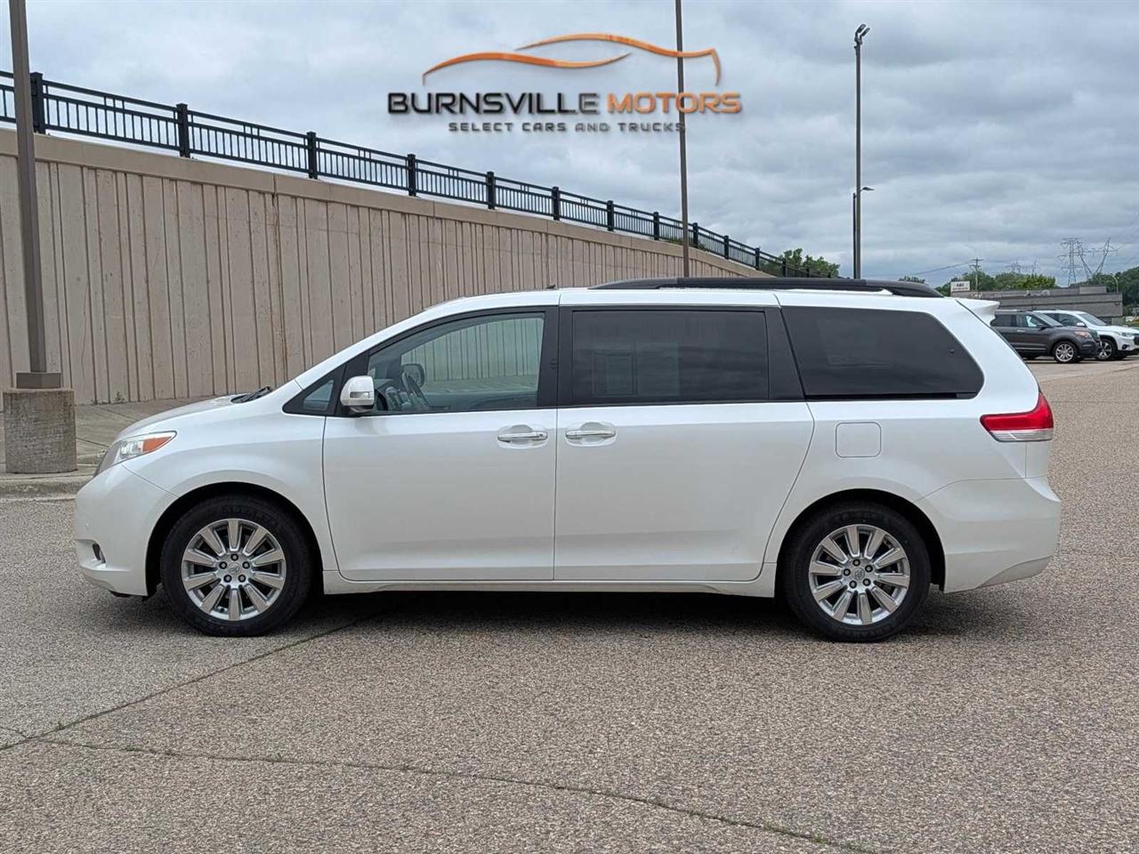 Toyota Sienna 5dr 7-Pass Van V6 Ltd AWD (Natl) 2014