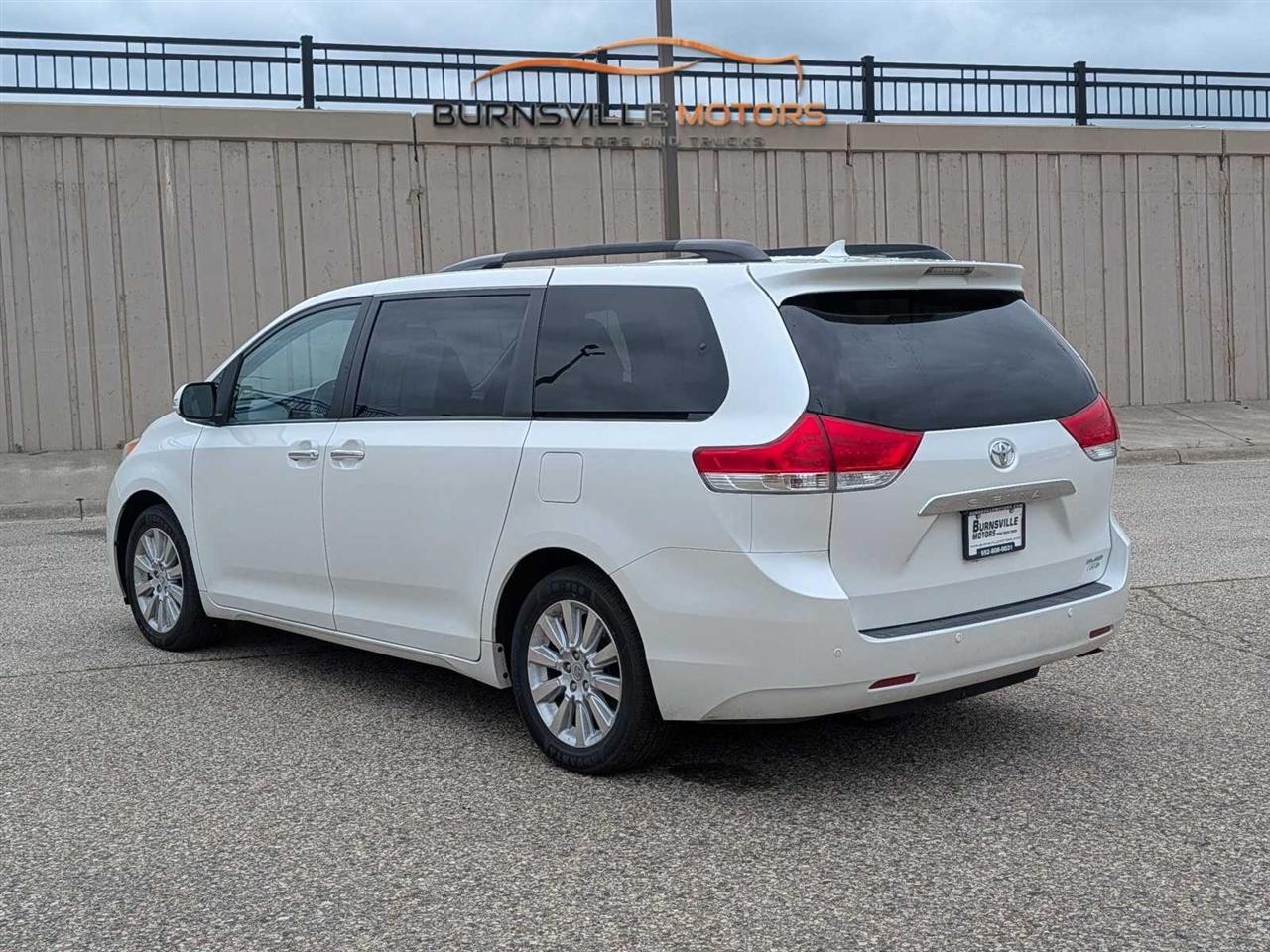 Toyota Sienna 5dr 7-Pass Van V6 Ltd AWD (Natl) 2014