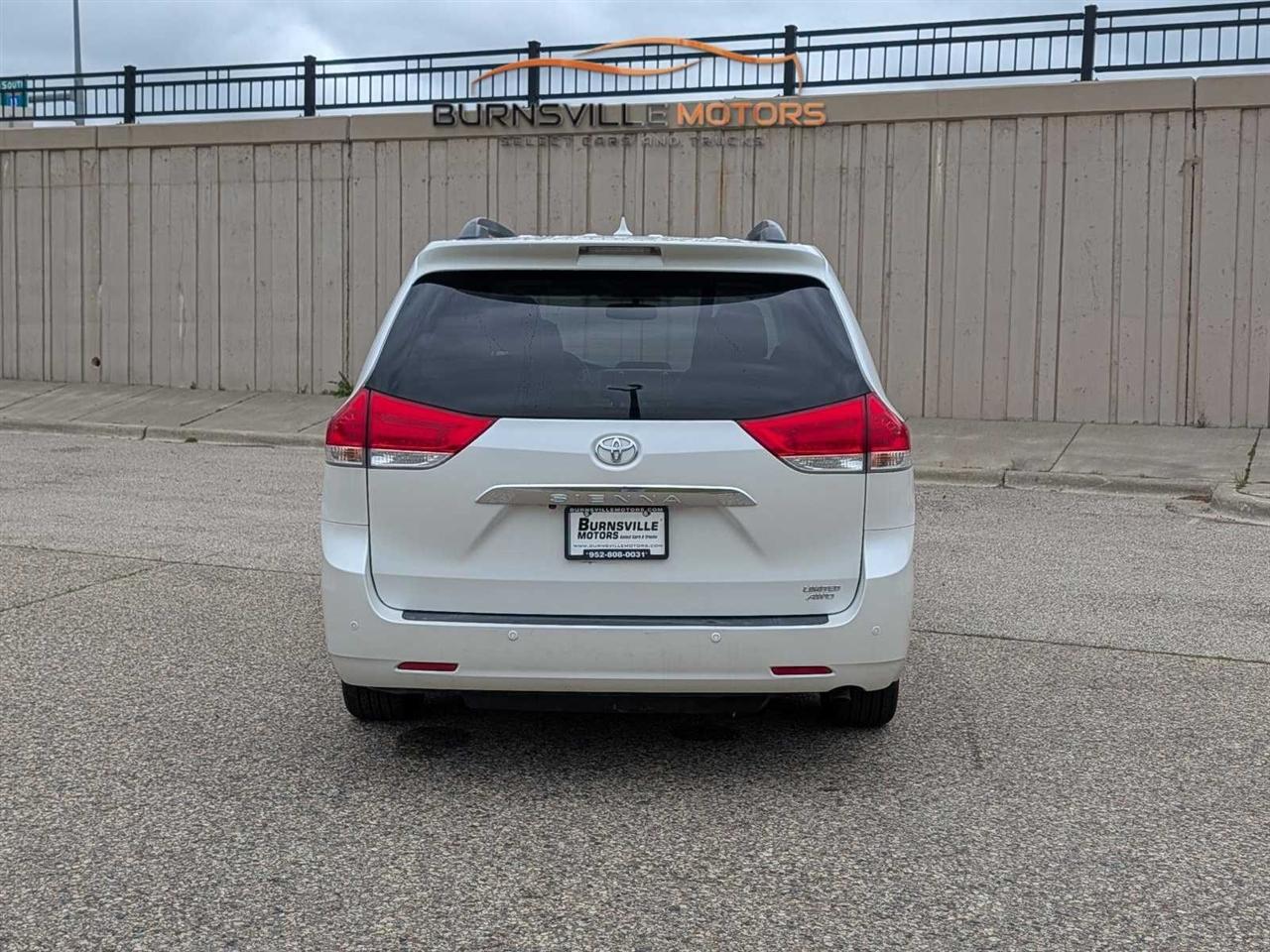 Toyota Sienna 5dr 7-Pass Van V6 Ltd AWD (Natl) 2014