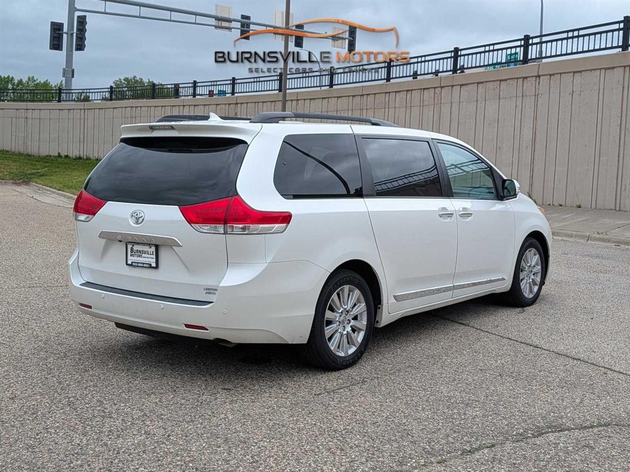 Toyota Sienna 5dr 7-Pass Van V6 Ltd AWD (Natl) 2014
