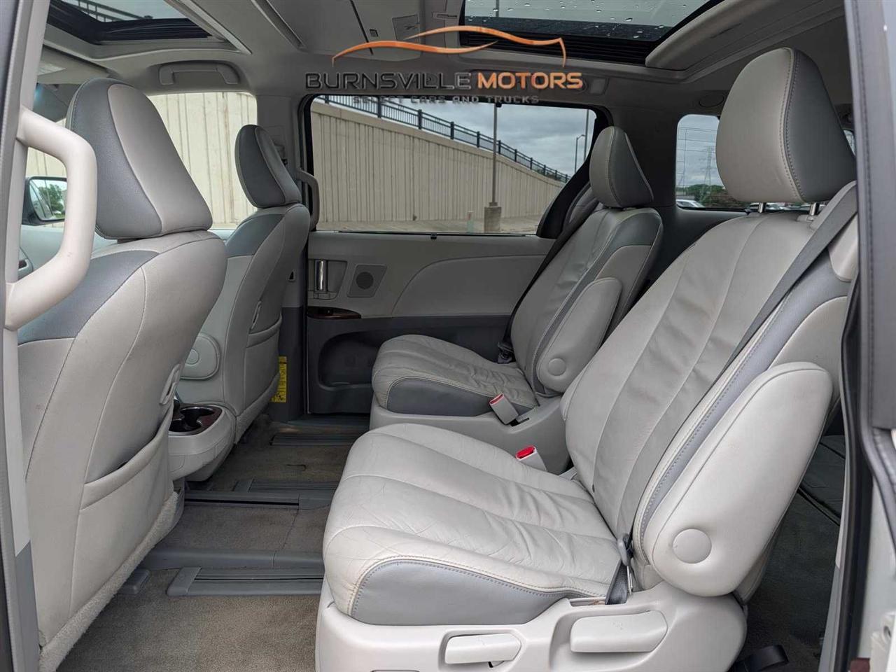 Toyota Sienna 5dr 7-Pass Van V6 Ltd AWD (Natl) 2014