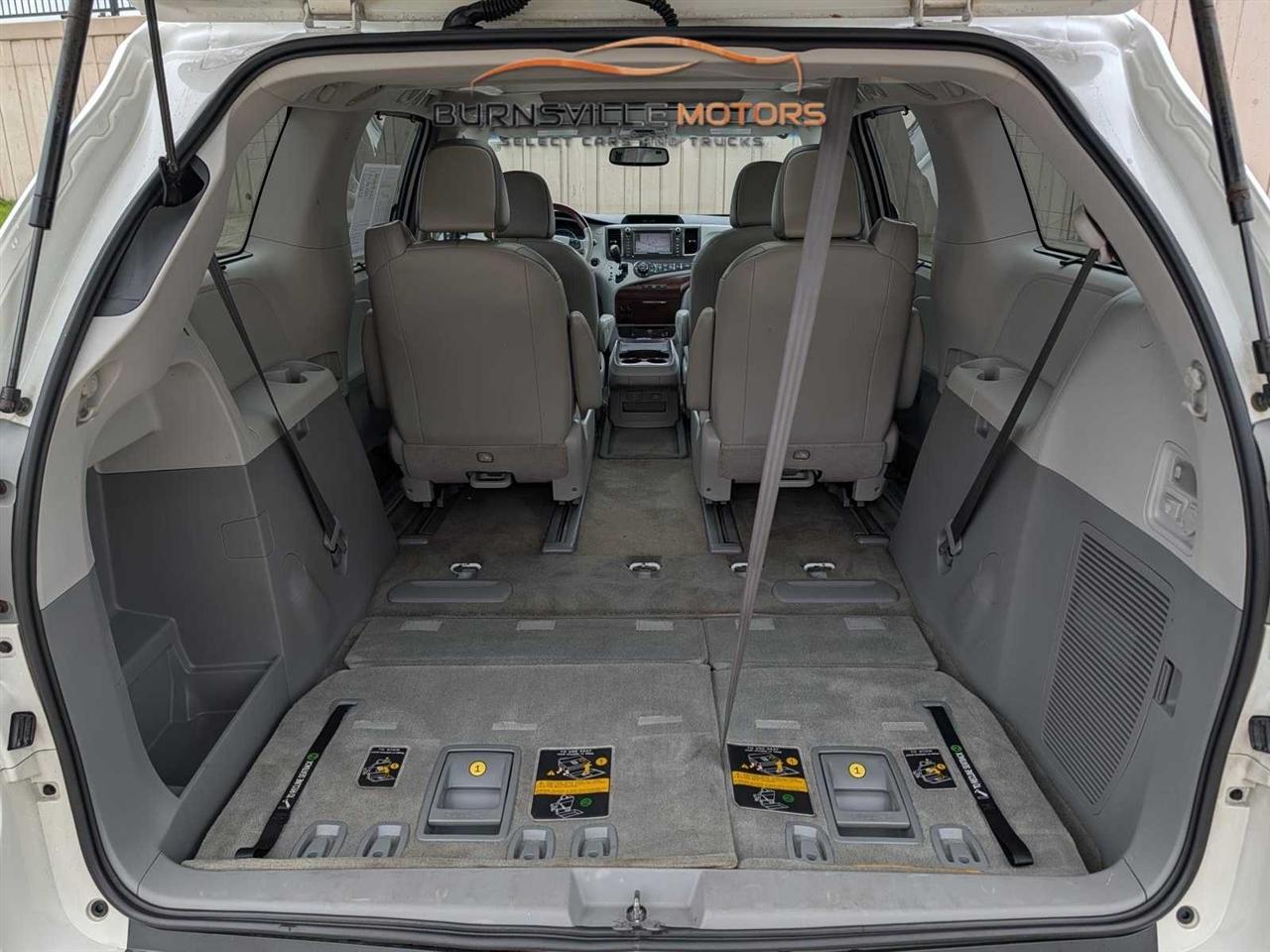 Toyota Sienna 5dr 7-Pass Van V6 Ltd AWD (Natl) 2014