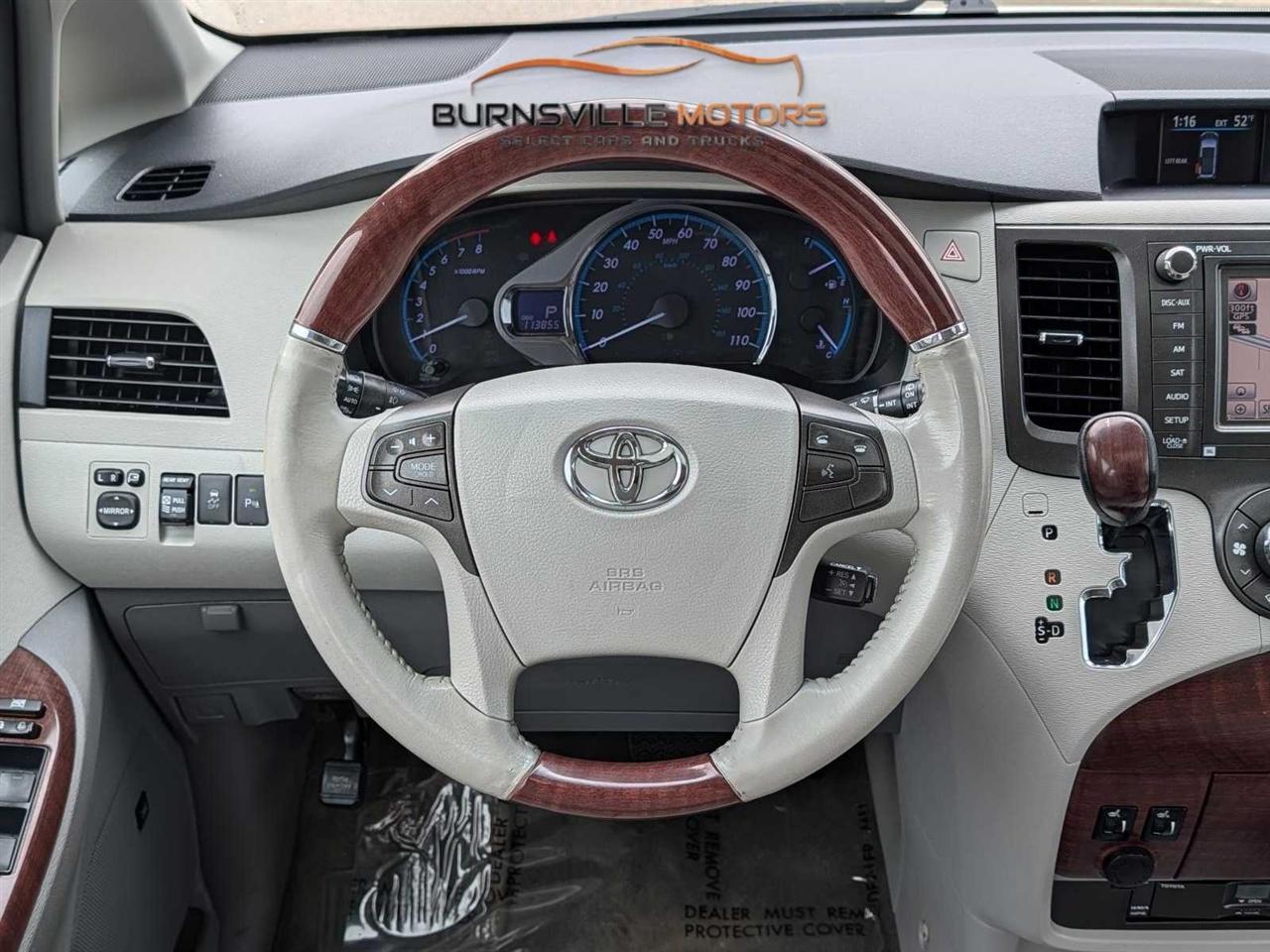 Toyota Sienna 5dr 7-Pass Van V6 Ltd AWD (Natl) 2014