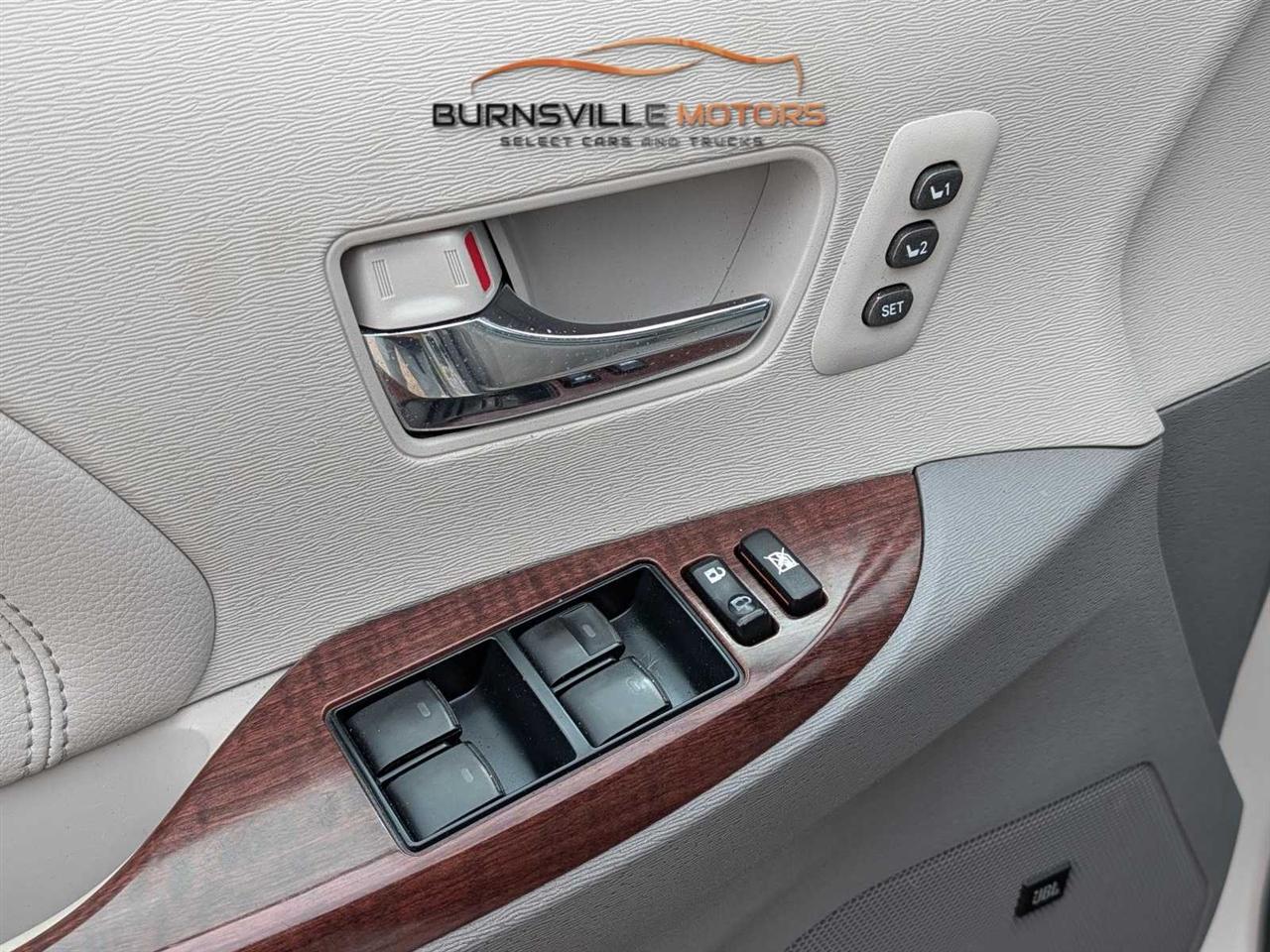 Toyota Sienna 5dr 7-Pass Van V6 Ltd AWD (Natl) 2014