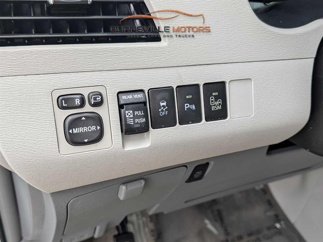 Toyota Sienna 5dr 7-Pass Van V6 Ltd AWD (Natl) 2014