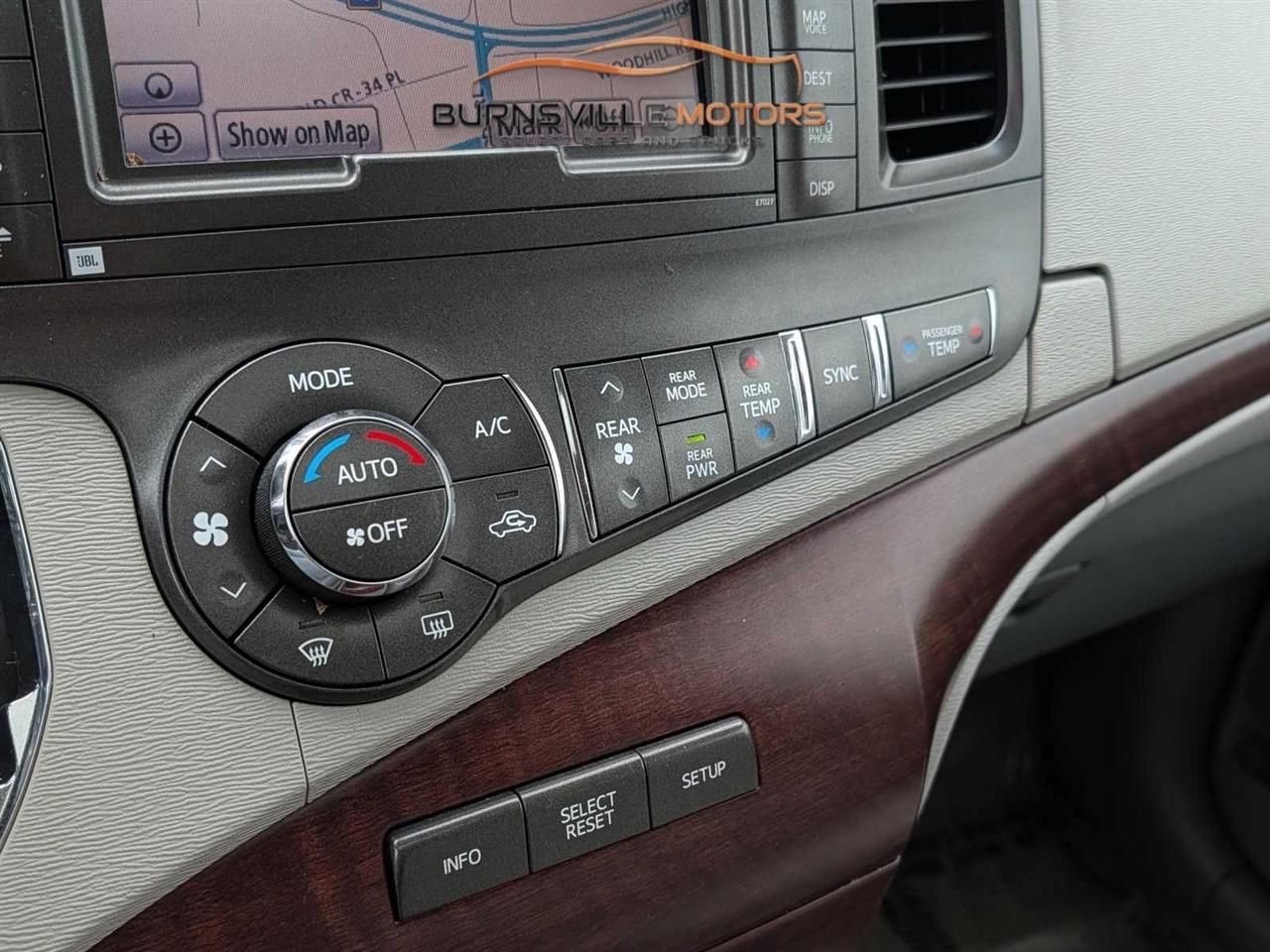 Toyota Sienna 5dr 7-Pass Van V6 Ltd AWD (Natl) 2014