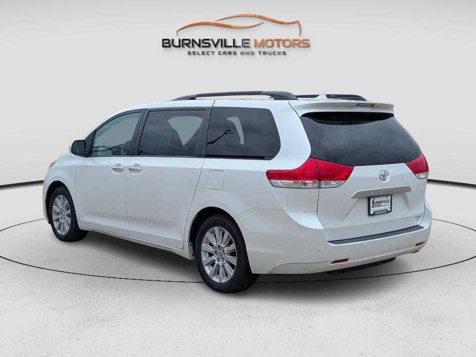 Toyota Sienna 5dr 7-Pass Van V6 Ltd AWD (Natl) 2014