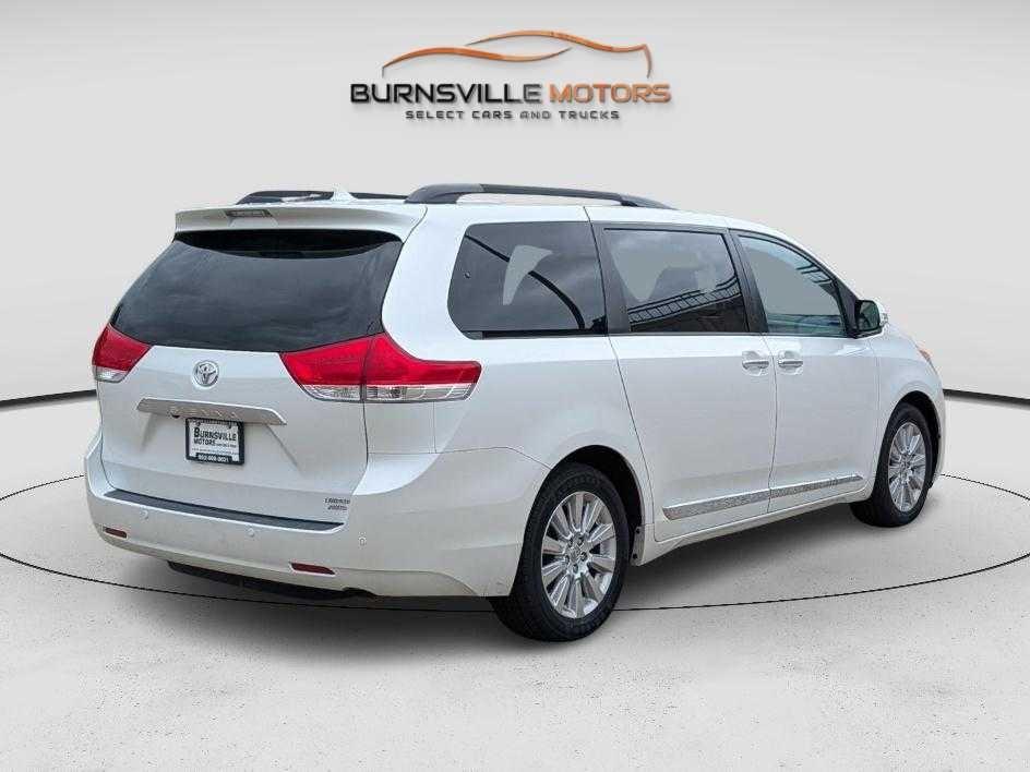 Toyota Sienna 5dr 7-Pass Van V6 Ltd AWD (Natl) 2014