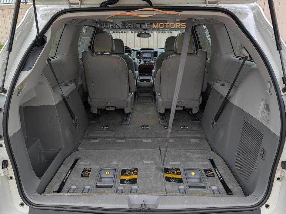 Toyota Sienna 5dr 7-Pass Van V6 Ltd AWD (Natl) 2014
