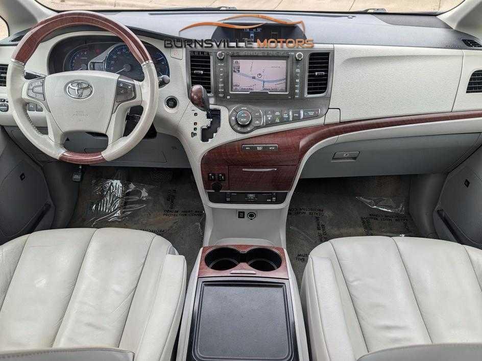 Toyota Sienna 5dr 7-Pass Van V6 Ltd AWD (Natl) 2014