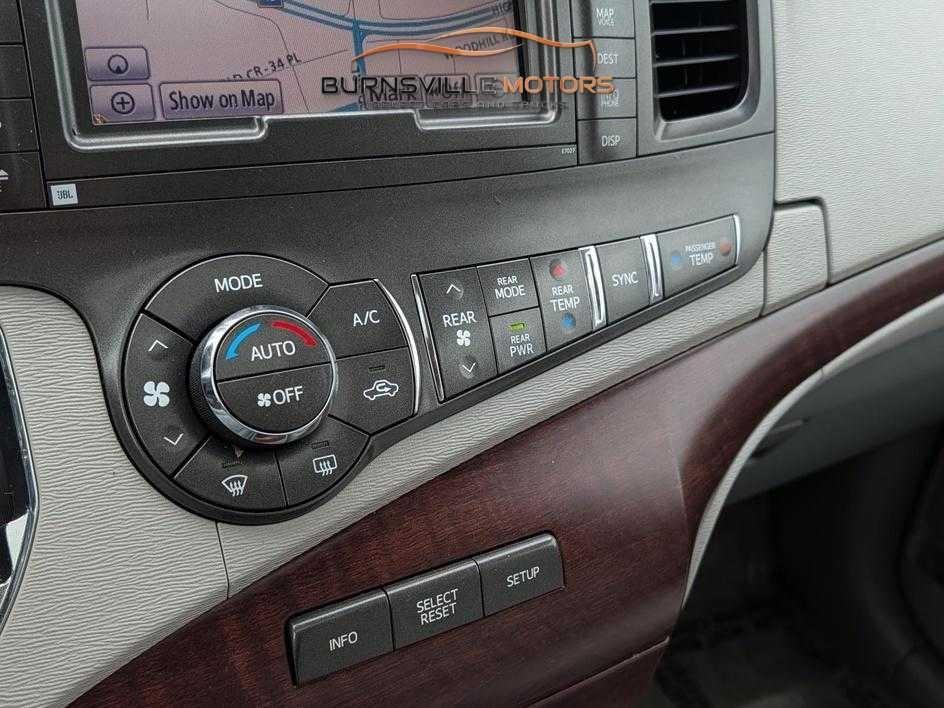 Toyota Sienna 5dr 7-Pass Van V6 Ltd AWD (Natl) 2014