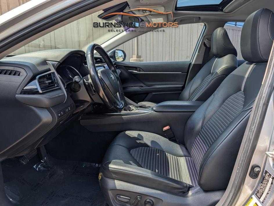 Toyota Camry XLE Auto (Natl) 2019