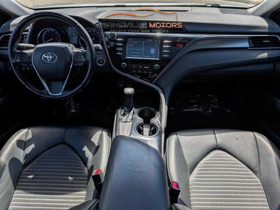 Toyota Camry XLE Auto (Natl) 2019