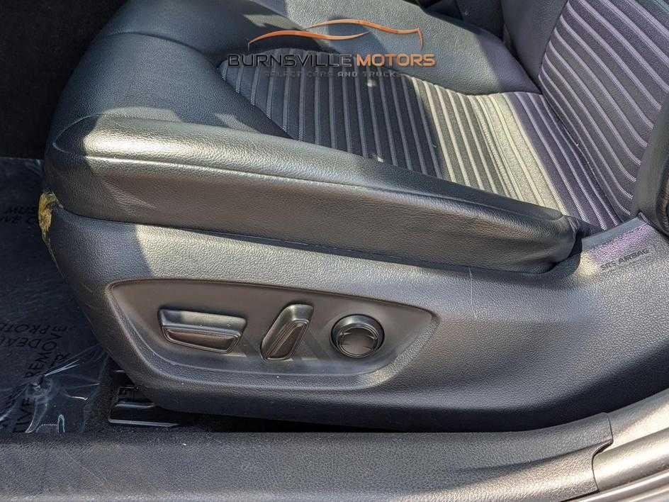 Toyota Camry XLE Auto (Natl) 2019
