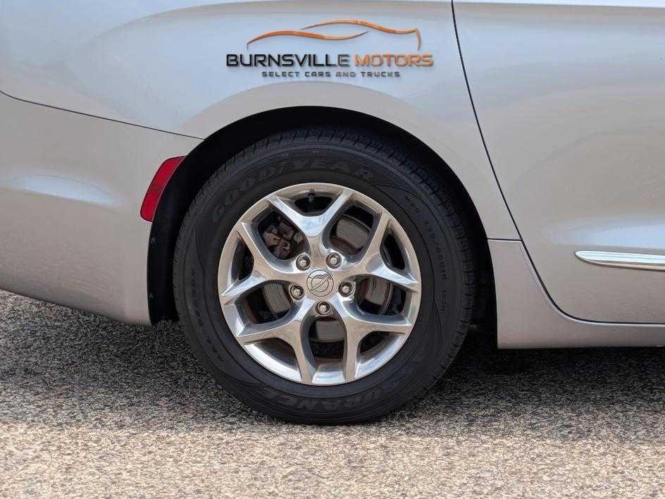 Chrysler Pacifica Limited FWD 2019