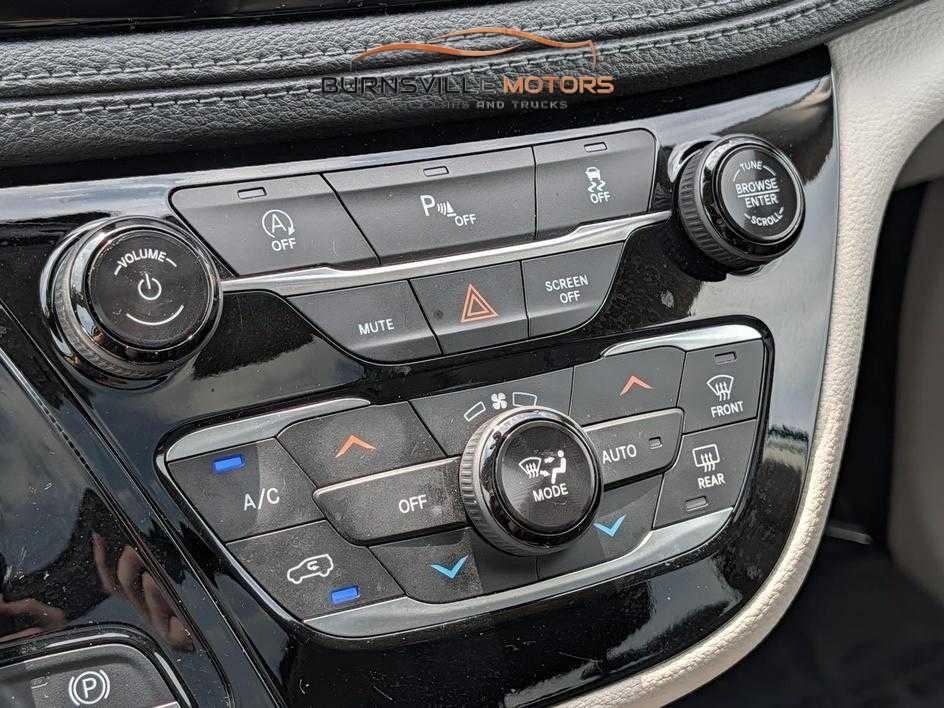 Chrysler Pacifica Limited FWD 2019