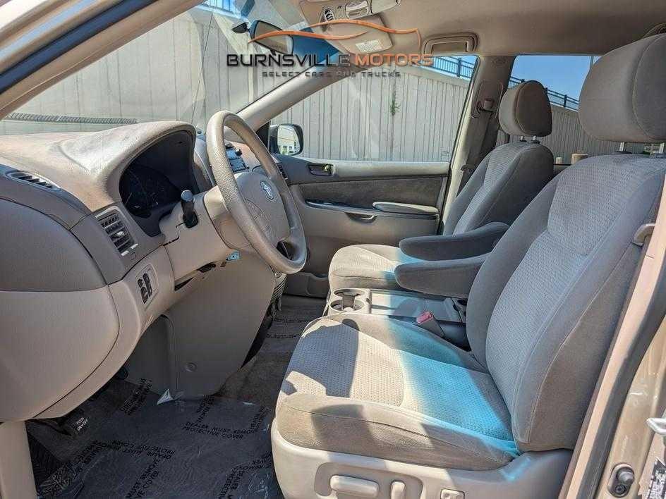 Toyota Sienna 5dr 7-Passenger Van CE FWD (Natl) 2007